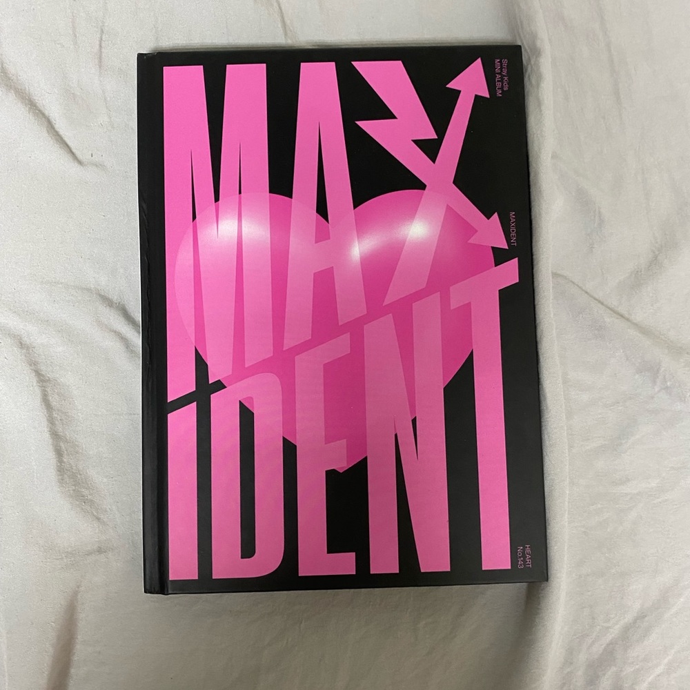 K-pop stray kids maxident album heart version